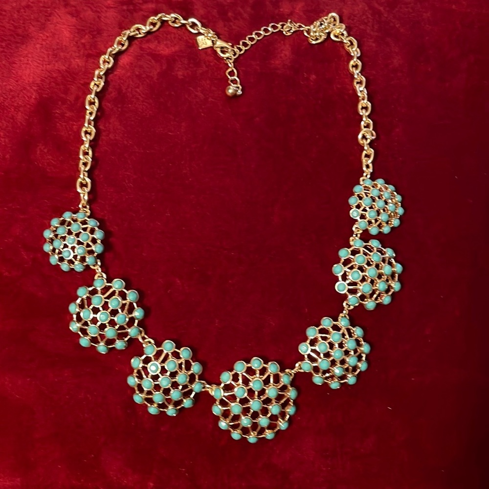 Banana republic costume jewelry in color turquoise / green.